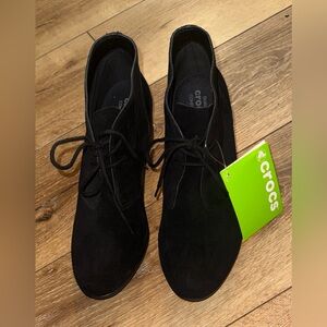 Crocs Boot Womens 10M  Leigh Lace Up Wedge Heels Ankle Booties Black suede